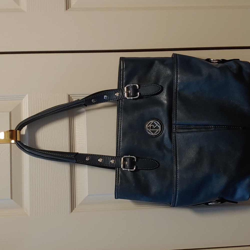 Relic shoulder handbag